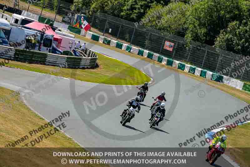 Vintage motorcycle club;eventdigitalimages;mallory park;mallory park trackday photographs;no limits trackdays;peter wileman photography;trackday digital images;trackday photos;vmcc festival 1000 bikes photographs